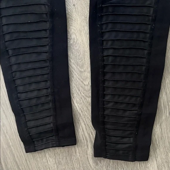 ALO Yoga Black Leggings with Ribbed Accents - Picture 7 of 7